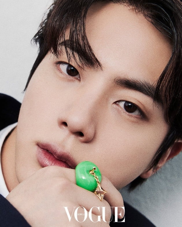 방탄소년단 진, L사 명품도 가리지 못한 한계 초월 '비주얼'