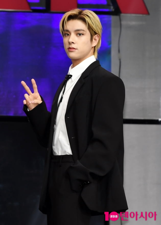 [TEN 포토] 엔하이픈 제이크 '귀엽게 브이'
