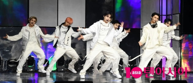 [TEN 포토] 엔하이픈 '칼군무 퍼포먼스'