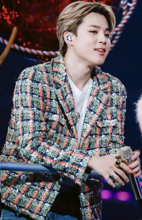 '패션의 아이콘' 방탄소년단 지민 英보그스타일 에디터 4년째 '기가막히게 좋아'