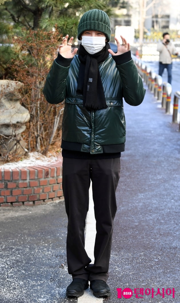 [TEN 포토] 비오 '패셔니스타의 화려한 출근길'