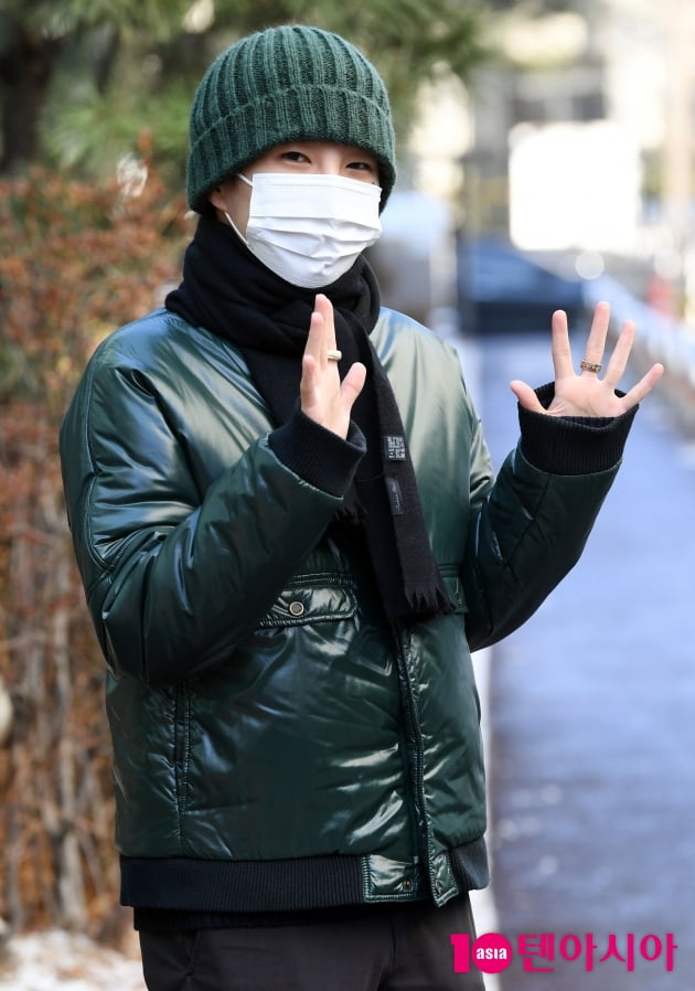 [TEN 포토] 비오 '미소년 같은 눈빛'