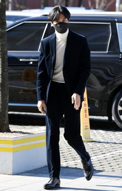 [TEN 포토] 김남길 '등장부터 남다른 아우라'