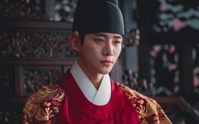 "이준호, 현장서 대본 보지 않아"…'옷소매' 감독이 밝힌 촬영 뒷이야기 [인터뷰②]