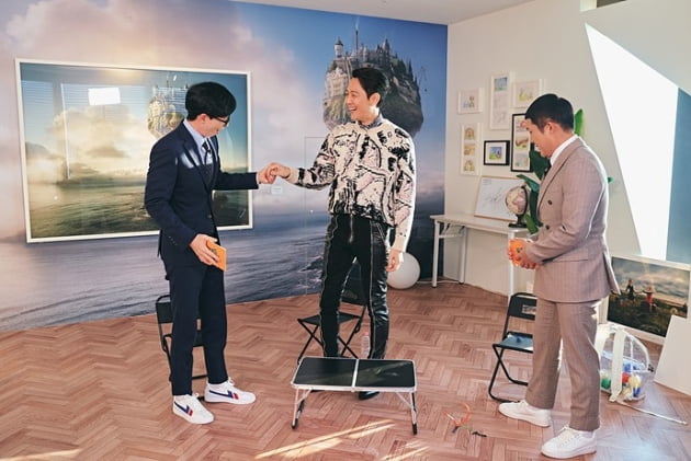 유재석 "이정재, 내가 업어서 출근시켰다" ('유퀴즈')