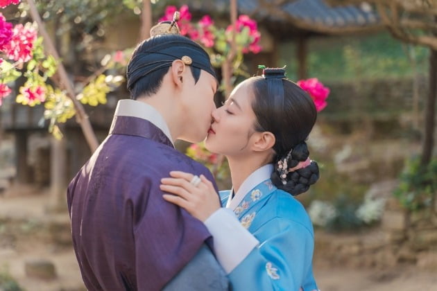 '옷소매' 스틸컷./사진제공=MBC