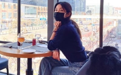'연하 사업가♥' 김빈우, 퍼재킷 입고 판교 신상 호텔에서 "짝꿍이랑 런치, 행복" [TEN★]