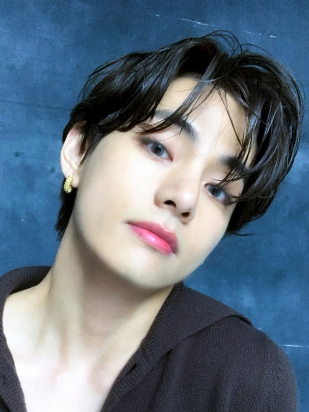 방탄소년단 뷔 '모닝콜 듣고 싶은 남돌' 1위