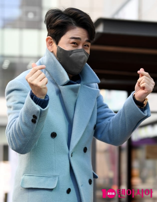 [TEN 포토] 영탁 '여심 저격하는 하트'