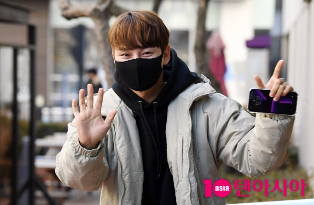 [TEN 포토] 박서진 '비타민 같은 인사'