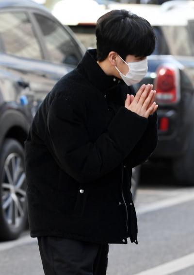 [TEN 포토] 정동원 '두손 모아 팬들에게 인사'