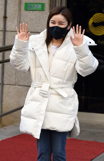 [TEN 포토] 송가인 '리허설 마치고 퇴근'