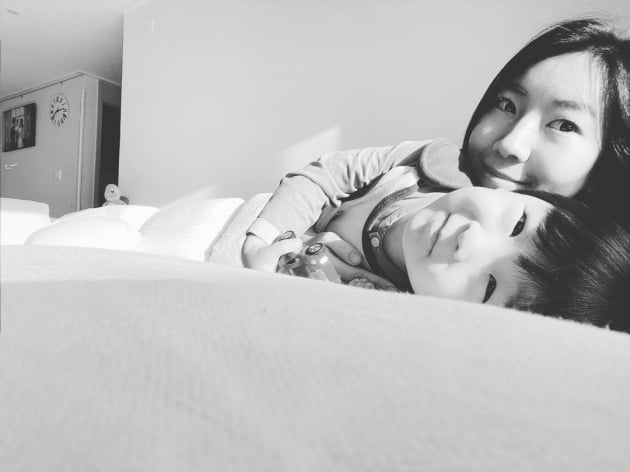 서수연, ♥이필모보다 子 담호와 더 달달…꼭 안고 "얼굴 꾸기기" [TEN★]