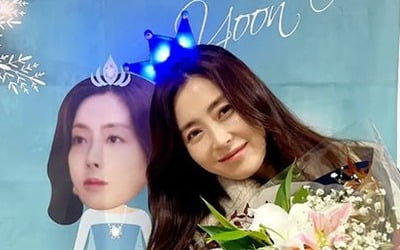 송윤아, '지천명 아이돌' ♥설경구 안 부럽네…깜짝 파티에 감격[TEN★]