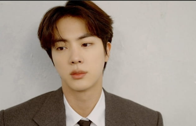 방탄소년단 진, ‘Yours’와 ‘슈퍼 참치’ 빌보드 '핫 트렌딩 송 주간 차트'에 한국 솔로곡 최초.유일 2곡 진입