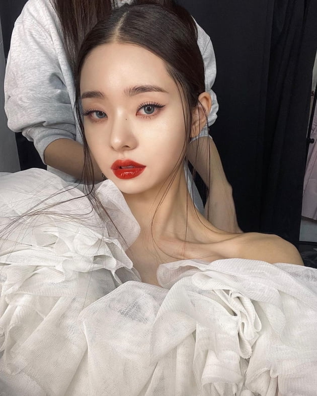 '프리지아' 송지아, "사랑해" 당당한 고백…쇄골까지 미인 [TEN★]