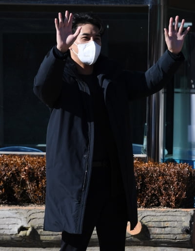 [TEN 포토] 장민호 '팬들에게 고마운 양손인사'