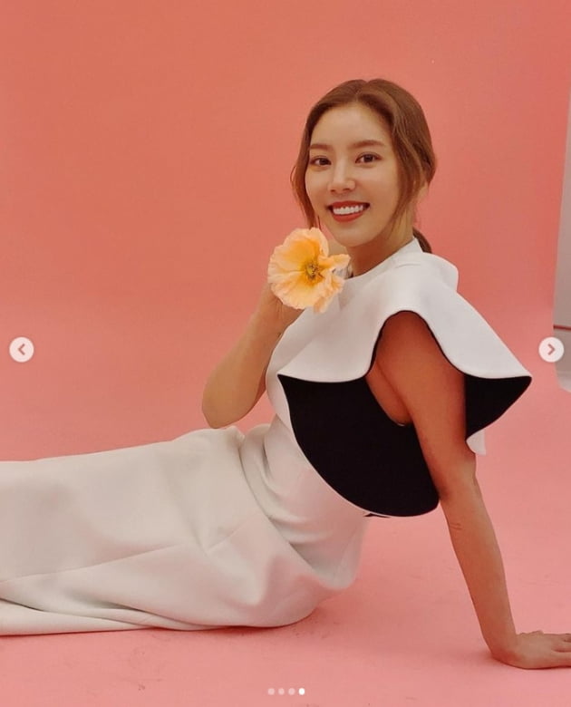 '이규혁♥' 손담비, 꽃을 든 여신...사랑받으면 이뻐져요[TEN★]