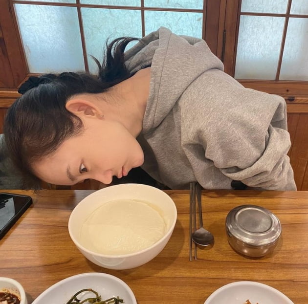 신현빈, 슬기로운 식사생활...상큼 깜찍하게[TEN★]