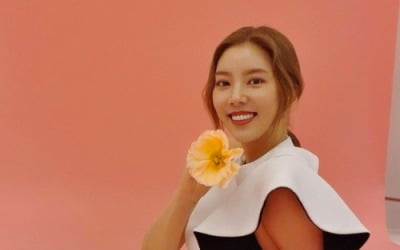 손담비, '♥이규혁과 결혼설' 돌더니 하얀드레스에 꽃 들고 "고고" [TEN★]
