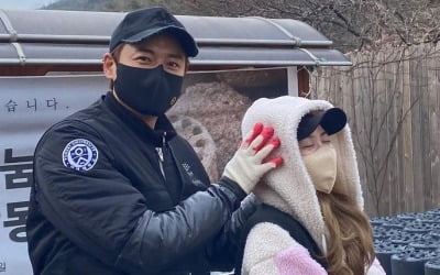 아야네, ♥이지훈과 "연탄 봉사 데이트, 오만 가지 핑계 떠오르지만"…선한 영향력 [TEN★]