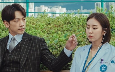 "그림 좋습니다~" 김범, 정지훈과 '티격태격 케미' 예고 ('고스트닥터')