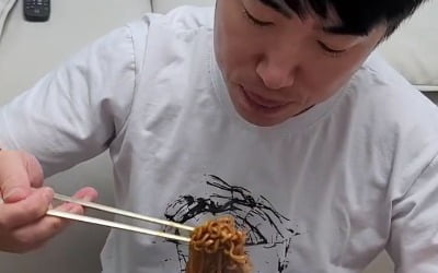 '새신랑' 장동민, ♥6세 연하 아내의 짜장라면에 "역시" 칭찬일색 '엄지 척' [TEN★]