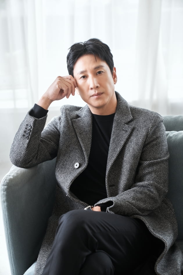 [TEN인터뷰] '킹메이커' 이선균 "대선? 득일까 실일까…'선거판'서 벌어지는 사람 이야기"