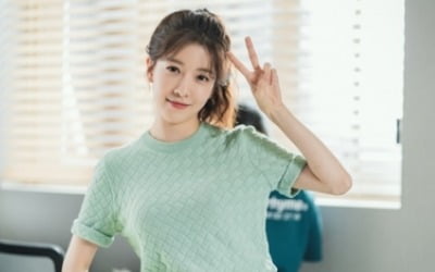 정인선, 싱그러운 비주얼…촬영장 비타민 ('너의 밤이 되어줄게')