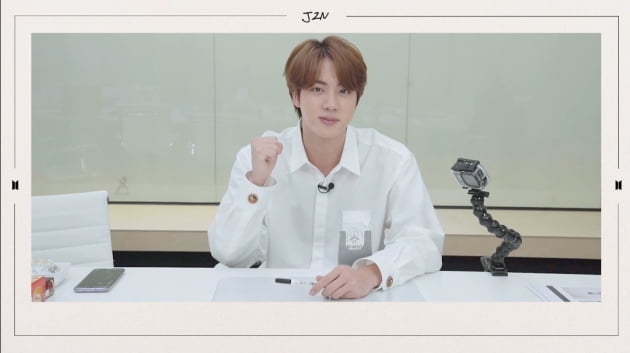 방탄소년단 진을 현혹한 악마 잠옷, ‘오늘도 수고했어’ vs ‘내일부터 잘하자’