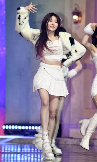 [TEN 포토] 프로미스나인 송하영 '점점 말라가는 각선미'