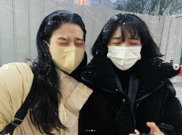 박주현x채수빈, 이쁜애 옆에 또 이쁜애...함박눈도 질투하는 미모[TEN★]