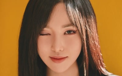 유주, 여자친구에서 솔로 가수로 첫발