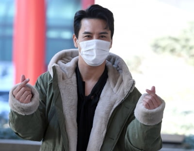 [TEN 포토] 장민호 '인기남의 러브하트'
