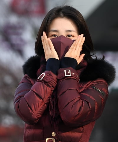 [TEN 포토] 박하선 '옷과 마스크가 깔맞춤'