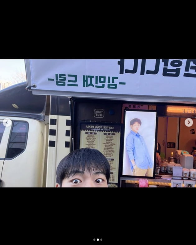 우도환, 김민재가 보낸 커피차 인증...행복한 브로맨스[TEN★]