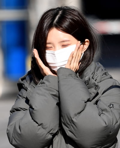 [TEN 포토] 프로미스나인 송하영 '느낌있는 꽃받침'