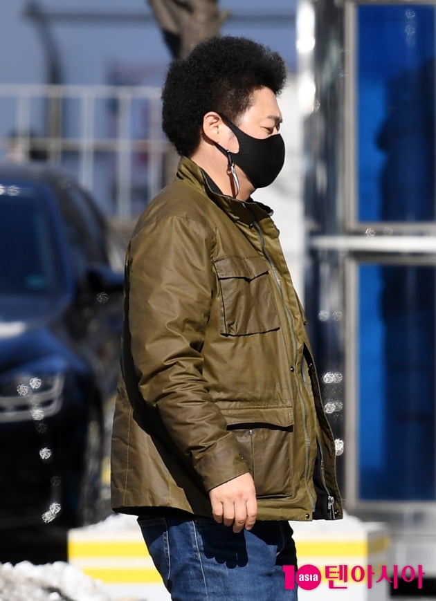 [TEN 포토] 멀리서 머리만 봐도 딱 윤택