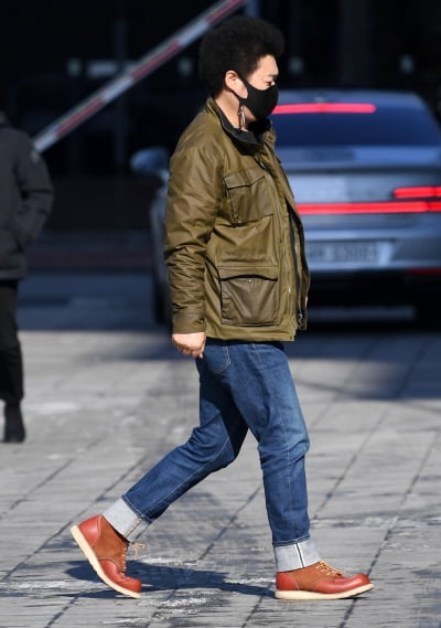 [TEN 포토] 윤택 '앞만 보고 가요'