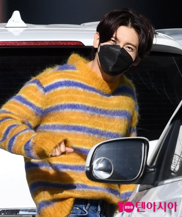 [TEN 포토] 최강창민 '마스크 넘어 잘생김'
