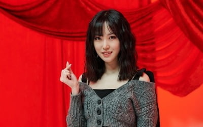 [종합] "소장가치 있는 아티스트로"…유주, 여자친구에서 솔로 변신