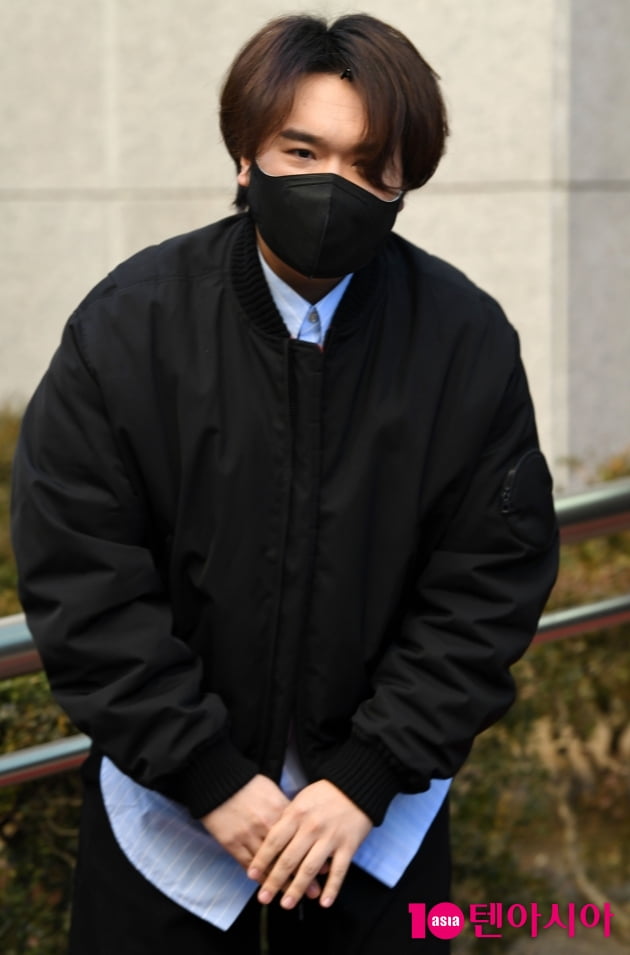 [TEN 포토] 라비던스 존 노 '두 손 모아 예의바른 인사'