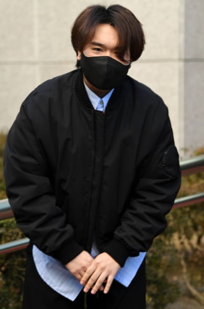 [TEN 포토] 라비던스 존 노 '두 손 모아 예의바른 인사'