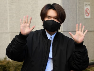 [TEN 포토] 라비던스 존 노 '오랜만에 인사드려요'