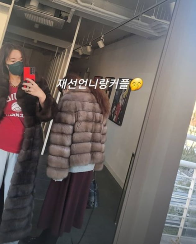 '이영돈♥' 황정음, 둘째 임신 중 고급 퍼재킷 커플룩…불룩한 D라인에 "힘들구나" [TEN★]