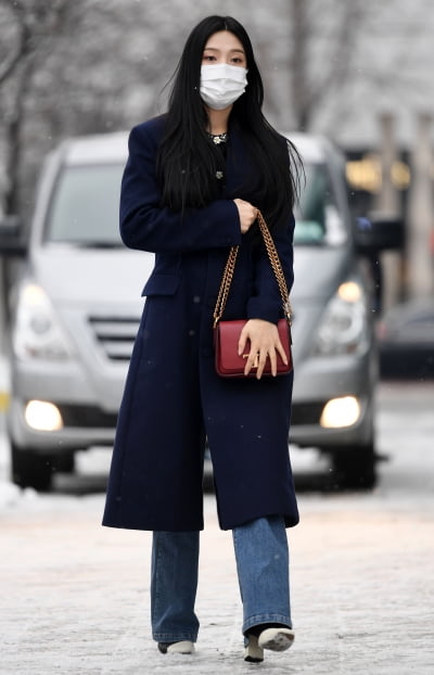 [TEN 포토] 레드벨벳 조이 '청청패션도 완벽하게 소화'