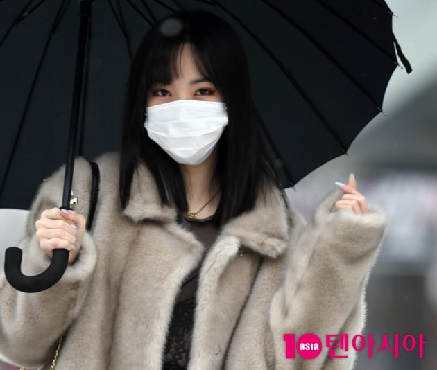 [TEN 포토] 유주 '러블리한 하트'