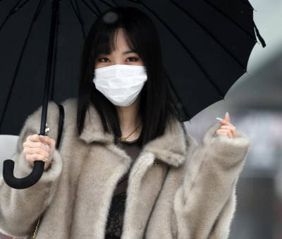[TEN 포토] 유주 '러블리한 하트'