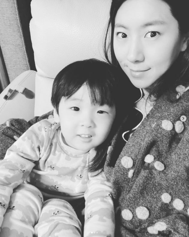 '이필모♥' 서수연, 4살 아들 담호와 달달 "장꾸랑 사진 찍기 힘들어" [TEN★]