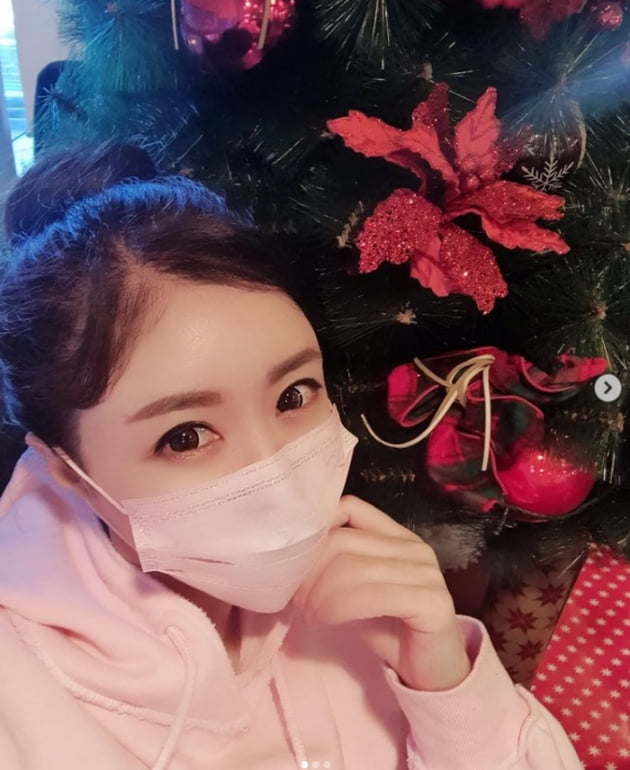 이의정, 꽃도 기죽이는 미모...사슴 같은 눈망울[TEN★]